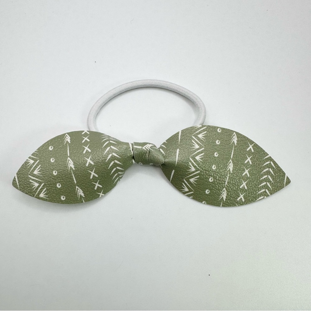 💚Green boho ponytail bow. Lightweight, handmade, vegan leather.
